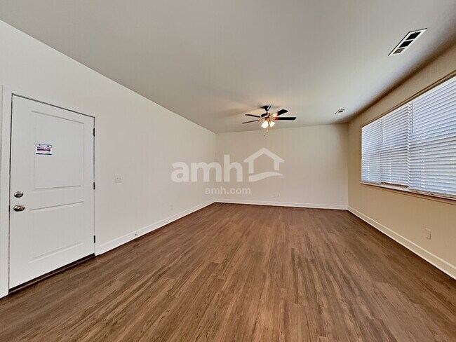 Foto del edificio - 4800 Horatio Ct