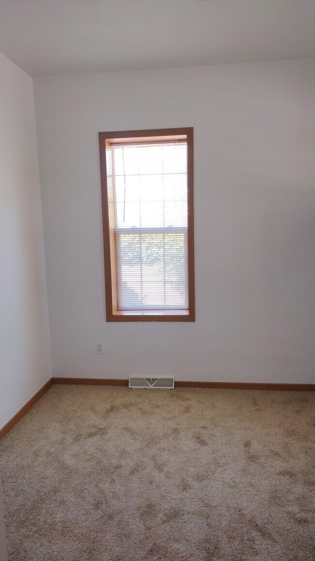 Dormitorio 1 - 900 Forest St