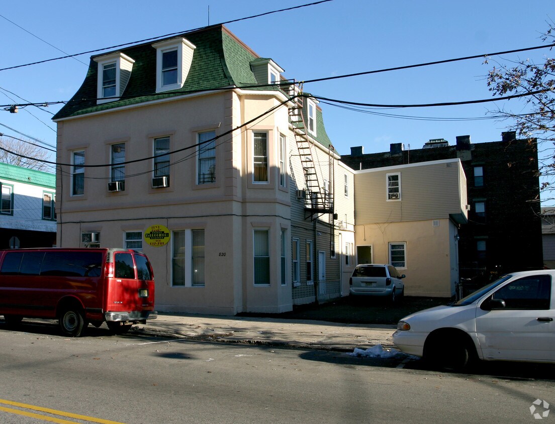Foto del edificio - 818-820 New York Ave