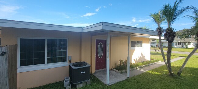 Foto del edificio - 571 Trade Winds Dr