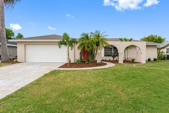 Building Photo - 6438 Lake Sunrise Dr