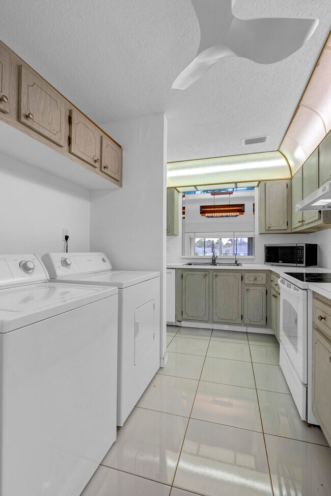 Building Photo - 13761 Via Aurora