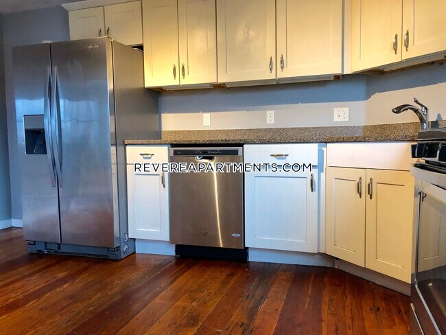 Building Photo - 1535 North Shore Road, Unit 3