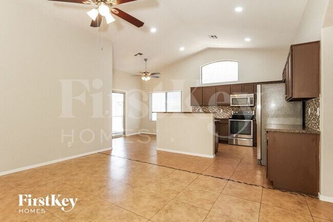 Foto del edificio - 15056 W Taylor St