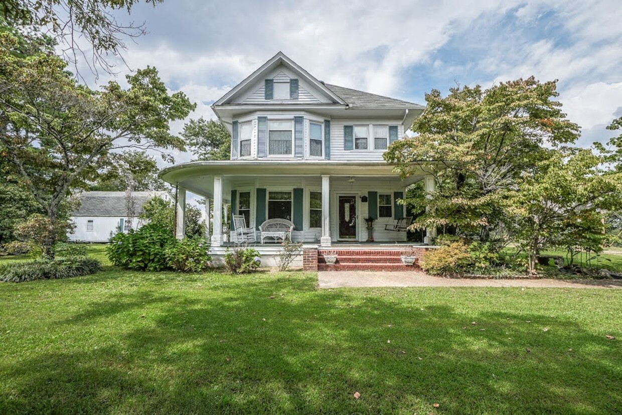 Primary Photo - Greenback 37742 - 4 bedroom, 2 full bath &...