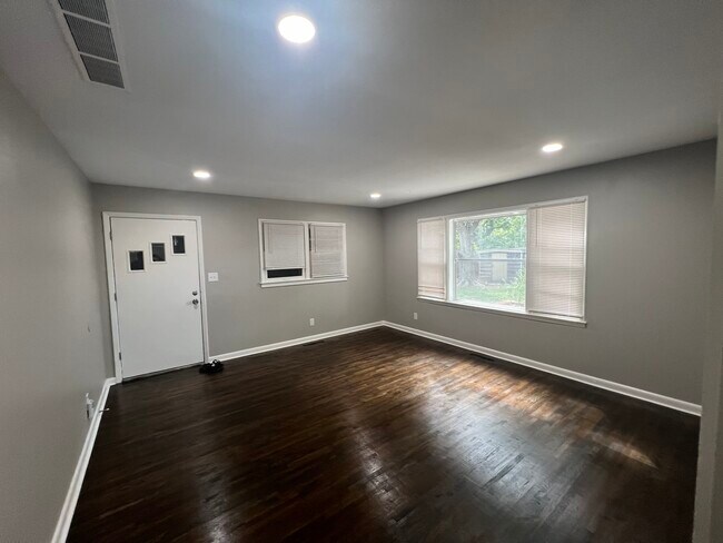 Foto del edificio - 3449 S Euclid Ave