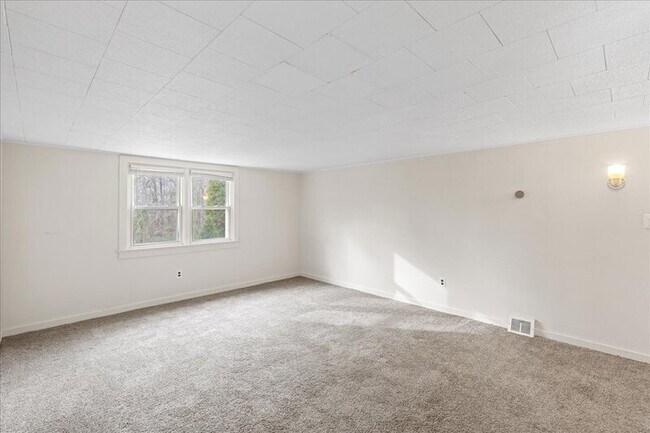 Foto del edificio - 139 Leona Ave