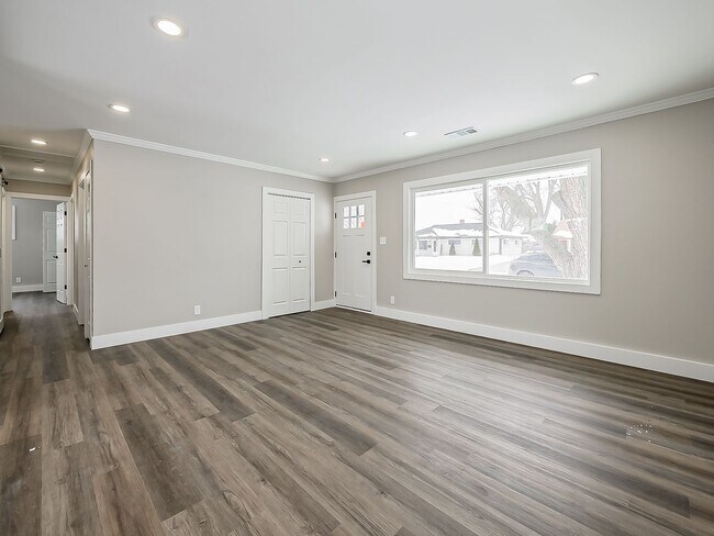 Building Photo - Newly Renovated – Charming 3-Bedroom Home in Roseville!