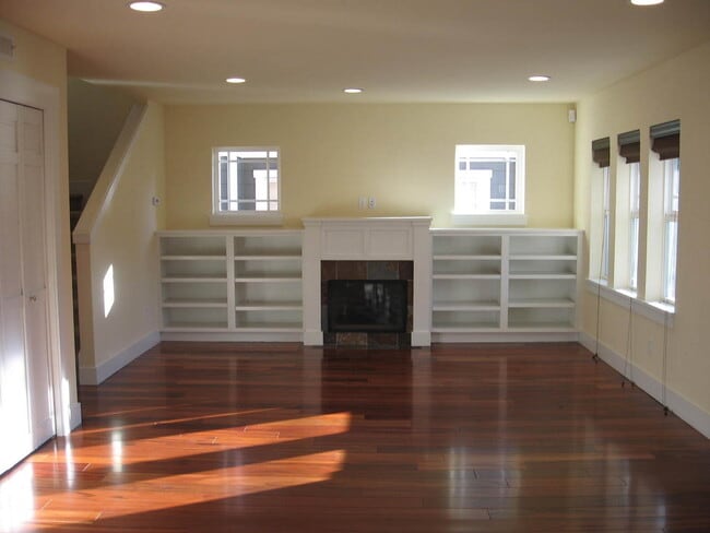Building Photo - Beautiful finishes, Platinum LEED Certifie...