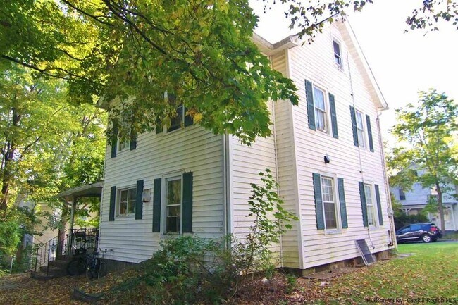 rear view of house - 14 Wurts Ave