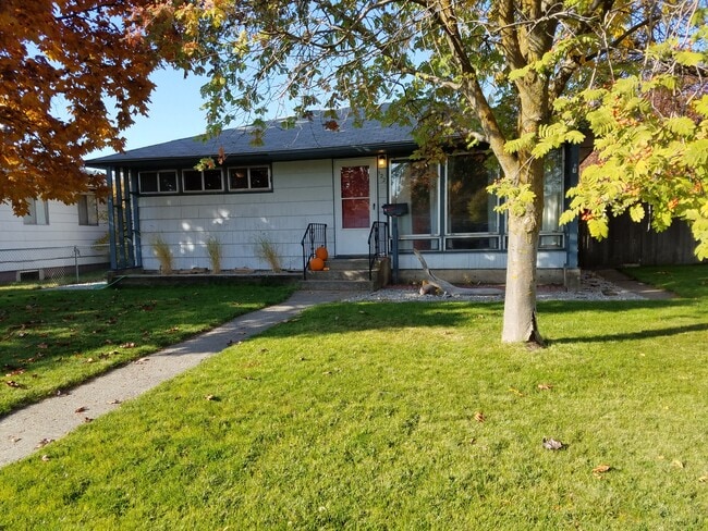Building Photo - 122 W Amherst Ct