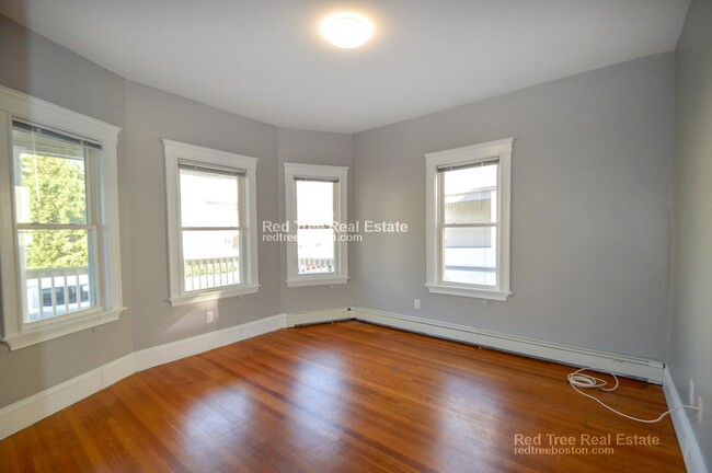 Building Photo - 65 Mapleton St