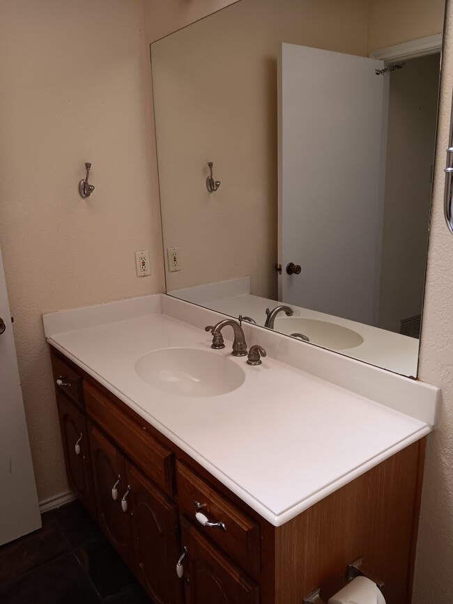 Building Photo - 3604 Sailmaker Ln