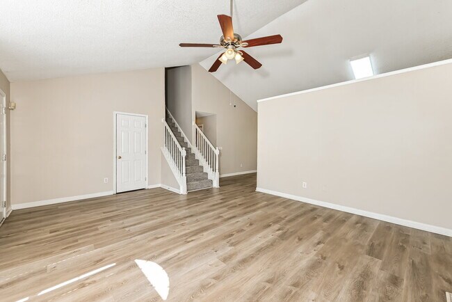 Building Photo - 335 Shadetree Ln