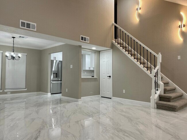 Building Photo - 14326 Little Willow Walk
