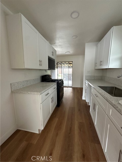 Foto del edificio - 7872 Cypress Dr