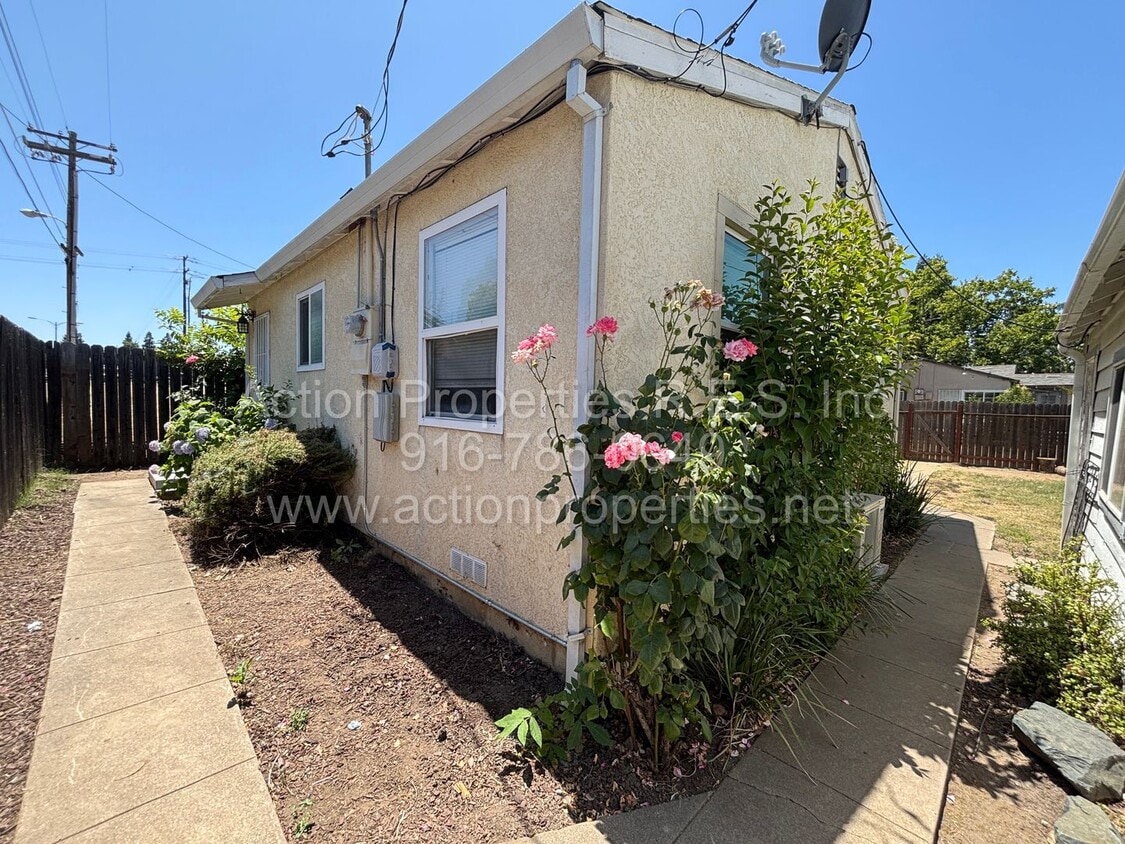 Primary Photo - Charming 1 Bed, 1 Bath Home - Private Back...