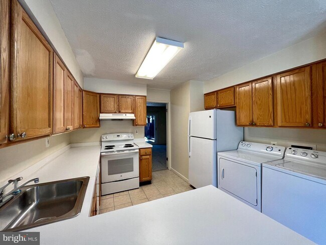 Building Photo - 12180 Sanibel Ct