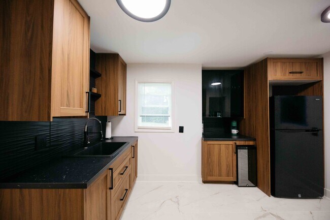 Foto del edificio - 9240 Camley St