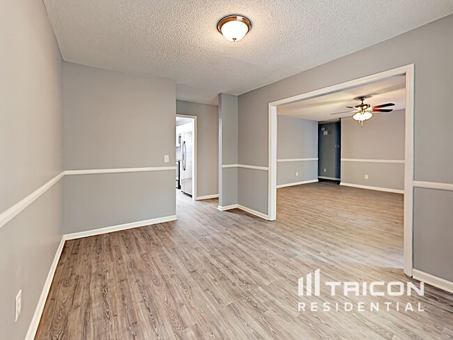 Building Photo - 337 S Royal Tower Dr