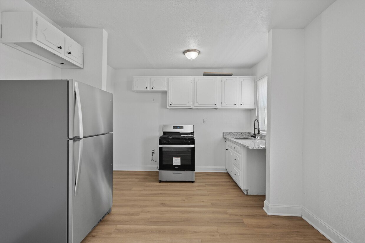 Charming 3 bedroom home in West Mifflin av... - Charming 3 bedroom home in West Mifflin av...