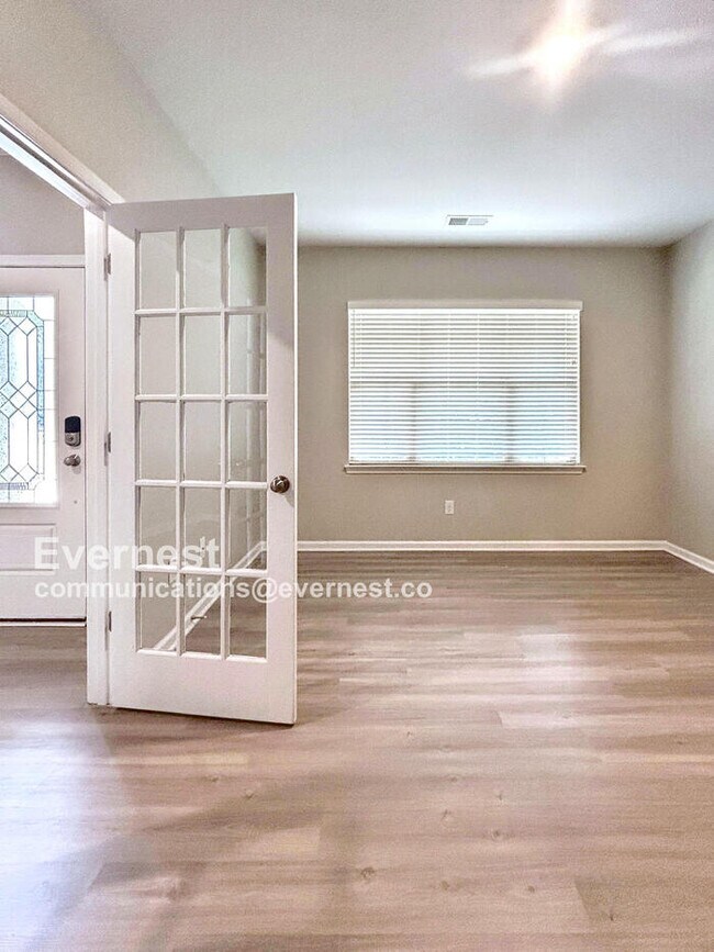 Foto del edificio - 140 W Morehouse Ave