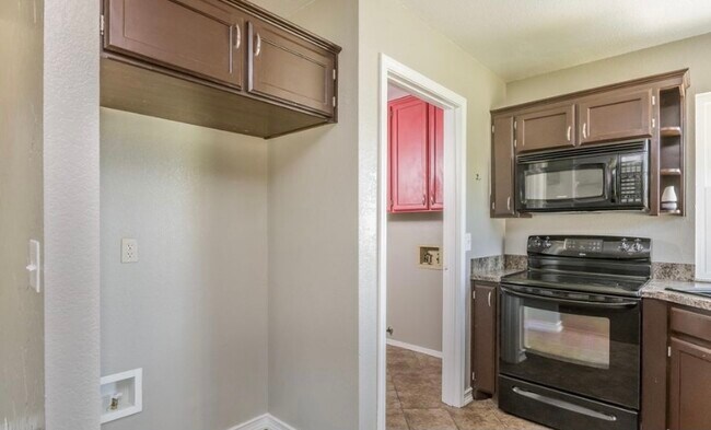 Building Photo - 7006 Newlin Cir