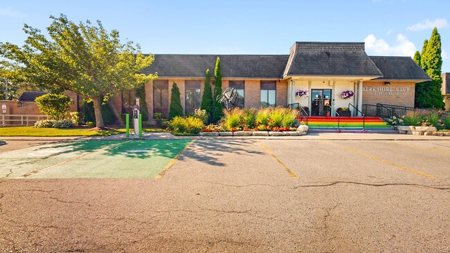 Building Photo - Berkshire Apartments & Townhomes