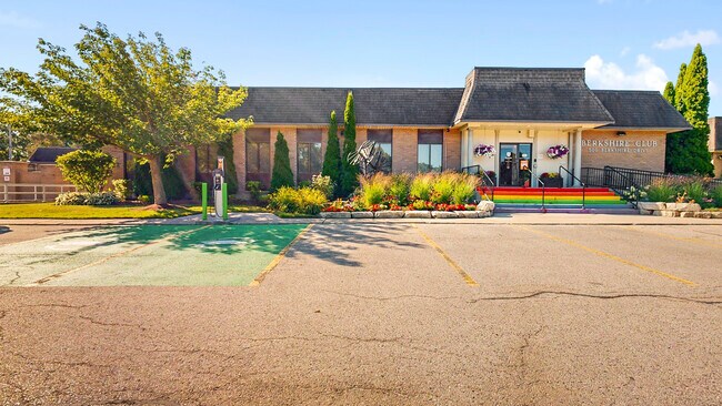 Photo du bâtiment - Berkshire Apartments & Townhomes