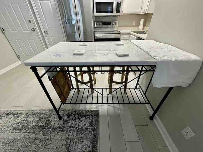 Foto del edificio - Furnished OR Unfurnished Studio in Miramar Beach!