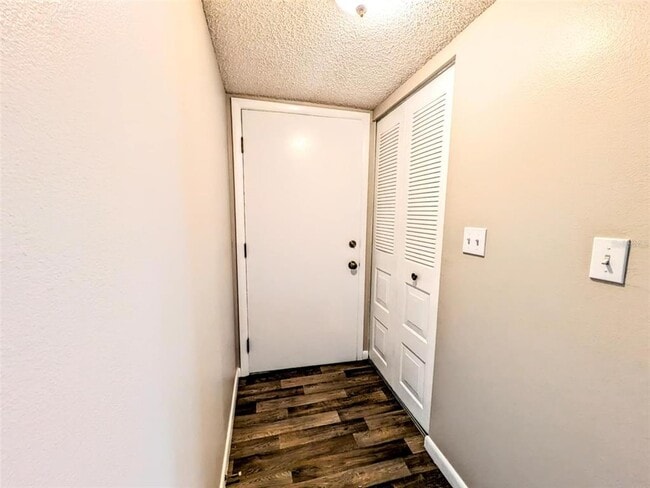 Foto del edificio - 743 Midway Dr