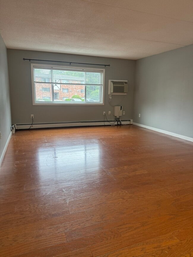 Building Photo - 33 McCormick Terrace