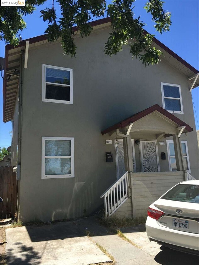 Primary Photo - 231 W 11th St