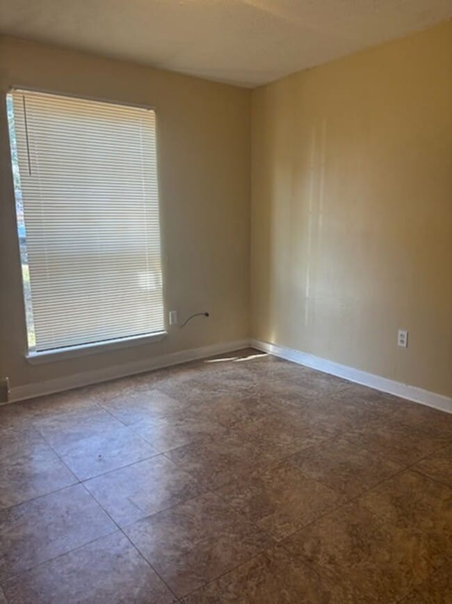 Foto del edificio - 1520 Cedar Pine Dr