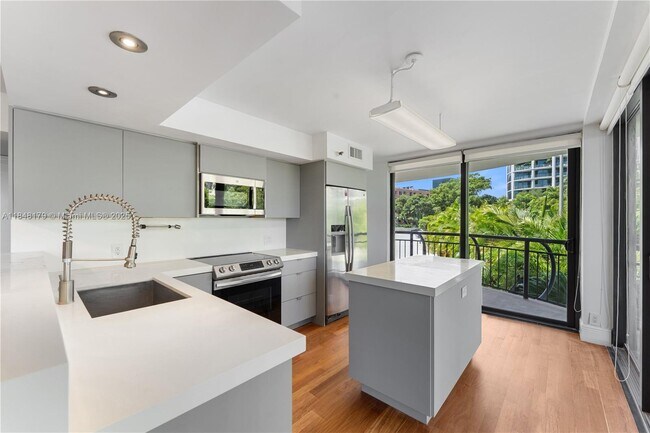 Foto del edificio - 2843 S Bayshore Dr