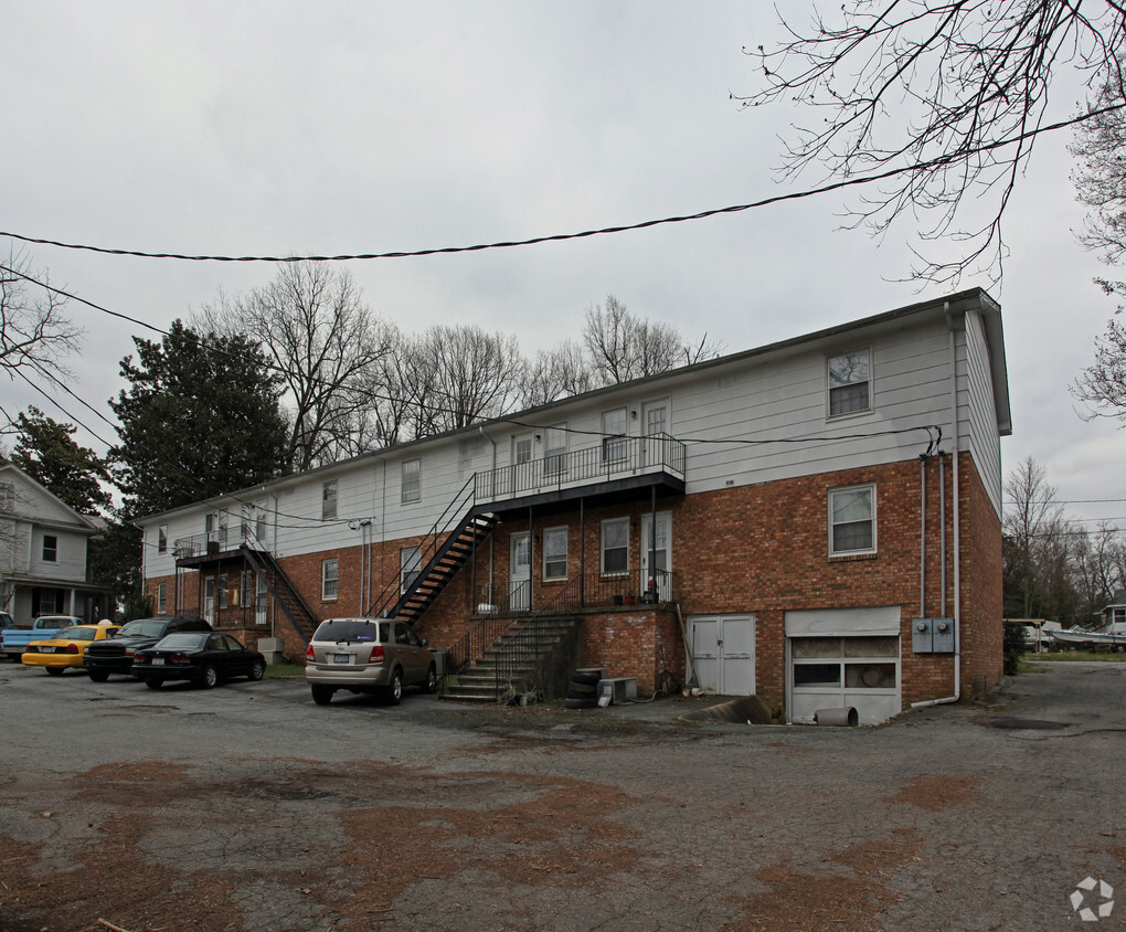 Building Photo - Fleetwood Manor Apartments