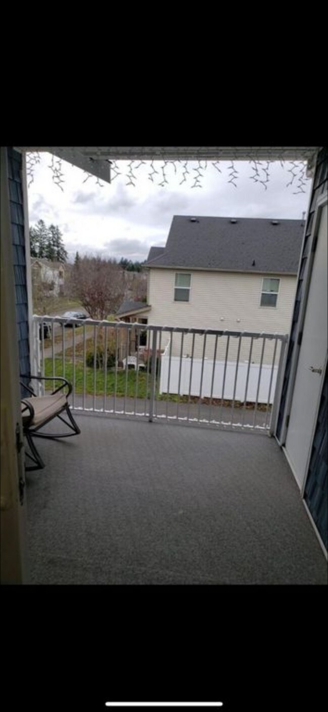 2627 Erwin Ave Unit C, Dupont, WA 98327 Condo for Rent in Dupont, WA