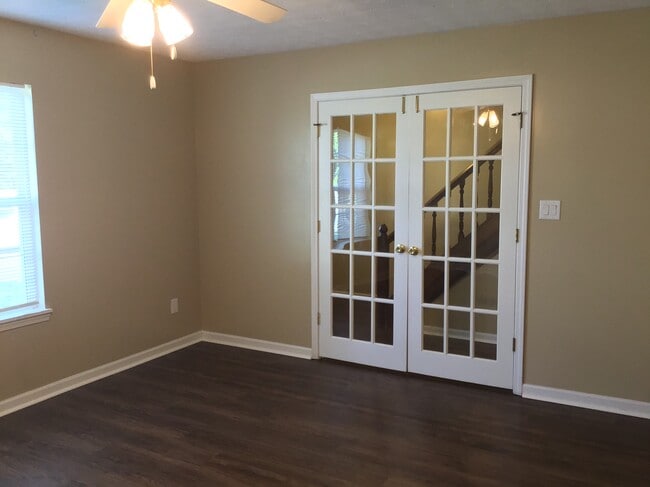 Building Photo - 127 Trails End