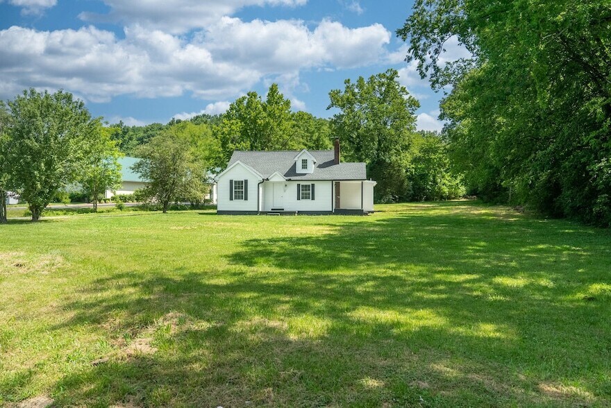 Primary Photo - 2316 Baker Station Rd