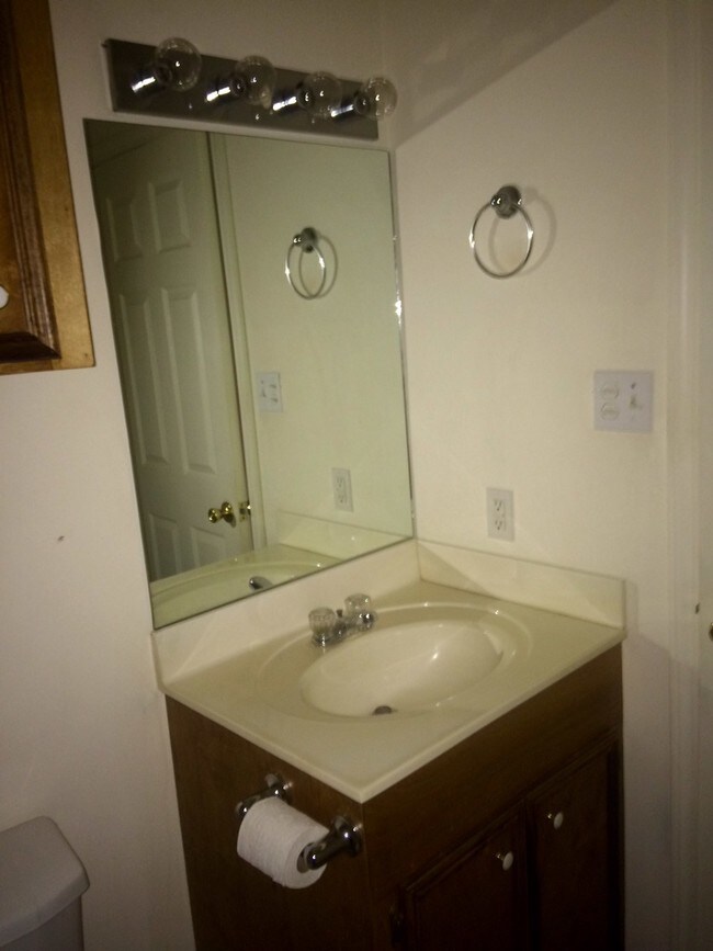 2047 Mccomb Holmesville Rd Unit 2047 Mccomb Ms 39648 Apartment For Rent In Mccomb Ms Apartments Com