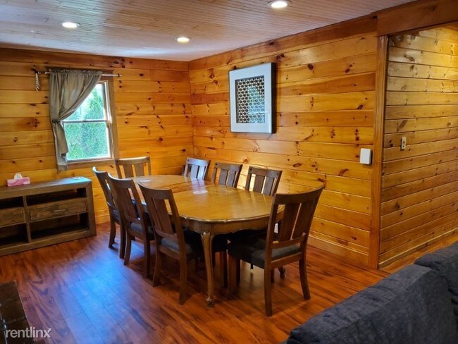 Foto del edificio - 5 br, 2 bath House - 111 Spring St