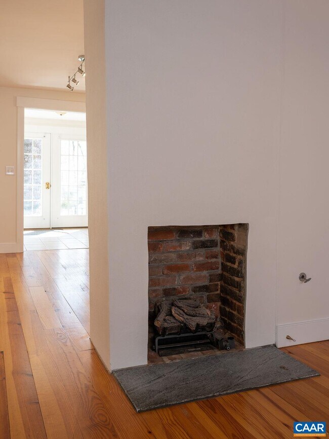 Building Photo - 614 Belmont Ave