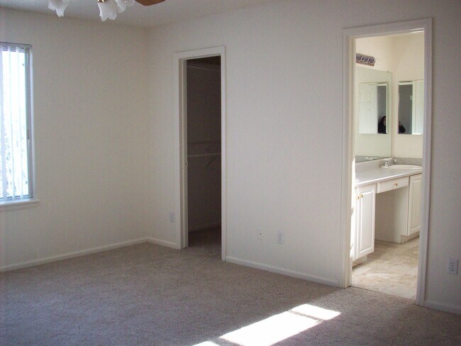 Foto del edificio - 9542 Castle Ridge Cir