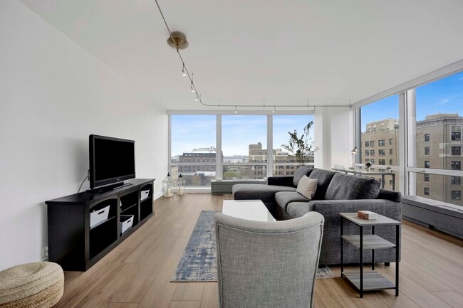 Building Photo - 340 W Diversey Pkwy
