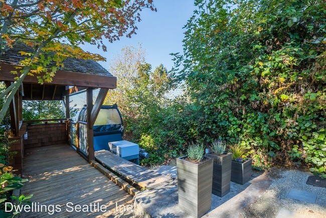 Foto del edificio - 12153 Shorewood Dr SW