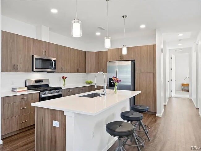 kitchen island - 31192 Black Eagle Dr