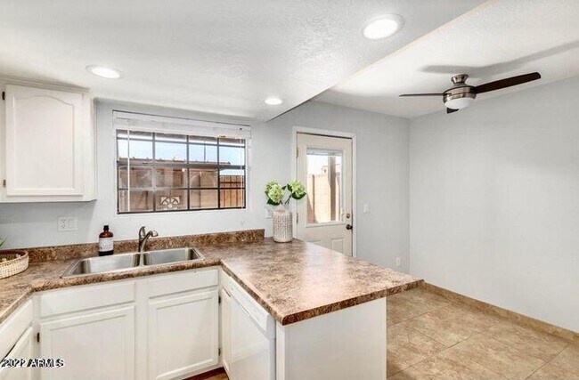 Foto del edificio - 4848 E Mineral Rd