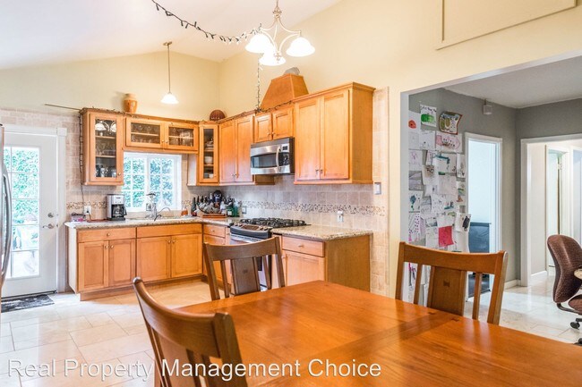 Foto del edificio - 214 E Ellis Ave