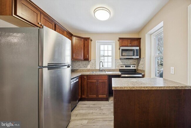 Foto del edificio - 703 N Providence Rd