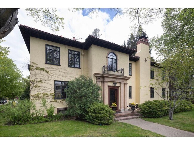 Foto del edificio - 1769 Dupont Ave S